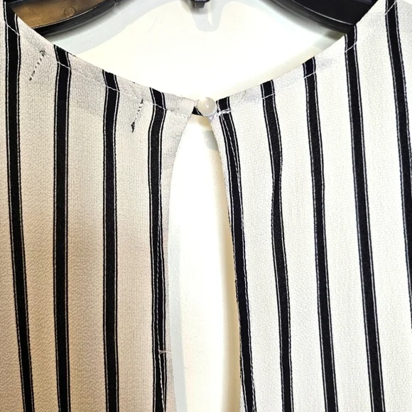 Crystal Sky Striped Romper Tie Waist  Flutter Sleeve Juniors 11 Fits 8 Resort - Picture 6 of 12